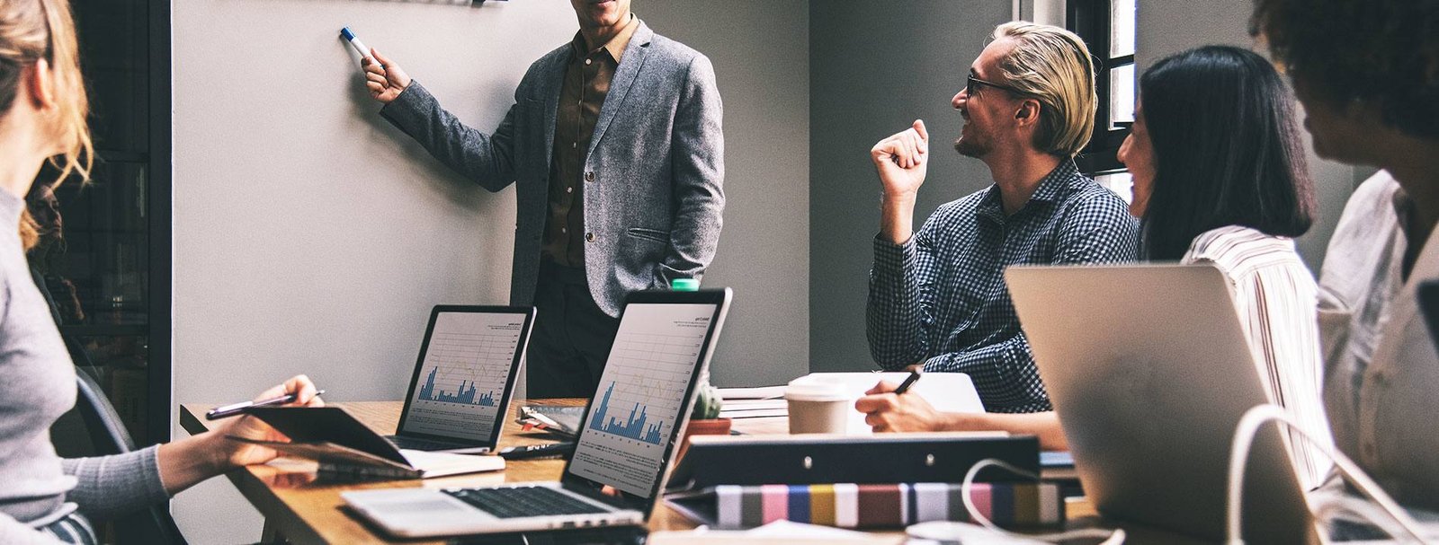 العثور على فكرة مشروعك الأول: رحلة منهجية نحو الابتكار