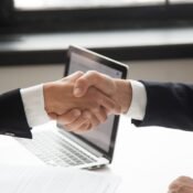 15 طريقة لجذب عملاء جدد والسيطرة على السوق